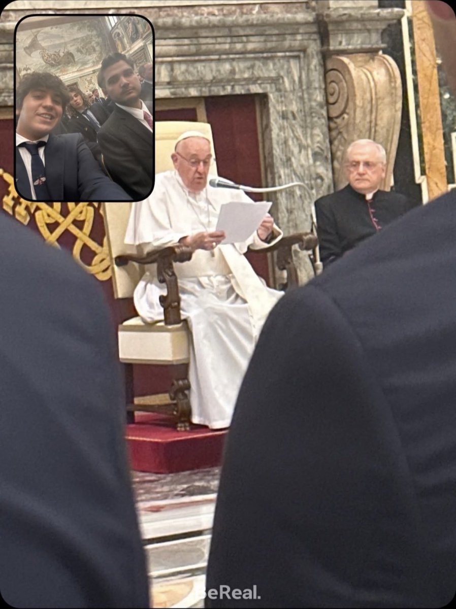 🤔 ¿El BeReal más surrealista?

🤣 El nieto de Carlos Mouriño subió un BeReal con su primo, donde asoma Miguel Rodríguez y aparece el Papa Francisco.