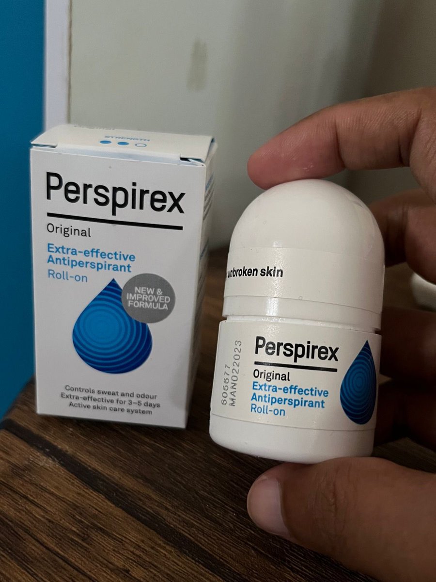 ainunrozi's tweet photo. nyobain yg viral2, tapi yg ini khasiatnya beneran sesuai klaim, mengurangi produksi keringat😭, bayangin dipake sekali doang sebelum tidur malem nih ketek bener2 kering ring sampe 3-4 hari wkwkw rill jadi ga bau, padahal w juga olahraga tiap 2 hari sekali. https://t.co/f8gNTiuNcd
