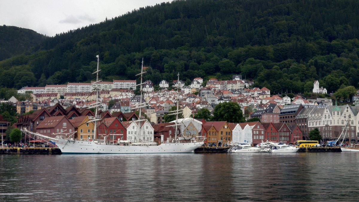 vonnahbisfern's tweet photo. Hafen in Bergen 😍🇧🇻
#bergen #hafen #hafenbergen #norwegen #norway #bryggen #schiff #segelschiff #sightseeing #travel #landgang #bergennorway #harbour https://t.co/yT0dg7mIJ1