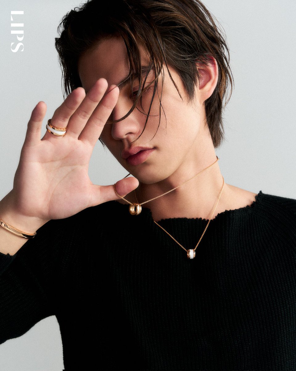 lipsmagazine_th's tweet photo. ไบร์ท สวมเสื้อถักไหมพรม LAB HOMMES พร้อมสร้อยคอ แหวน และสร้อยข้อมือจาก BULGARI จากคอลเล็กชั่น B.ZERO1 และ BVLGARI BVLGARI

@bbrightvc
@Bulgariofficial
#EVOLUTIONS 
#bulgari
#bulgarithailand
#bbrightvc
#BrightVachirawit
#LIPSERA
#LIPSMAGAZINE https://t.co/vQxtucZM3n