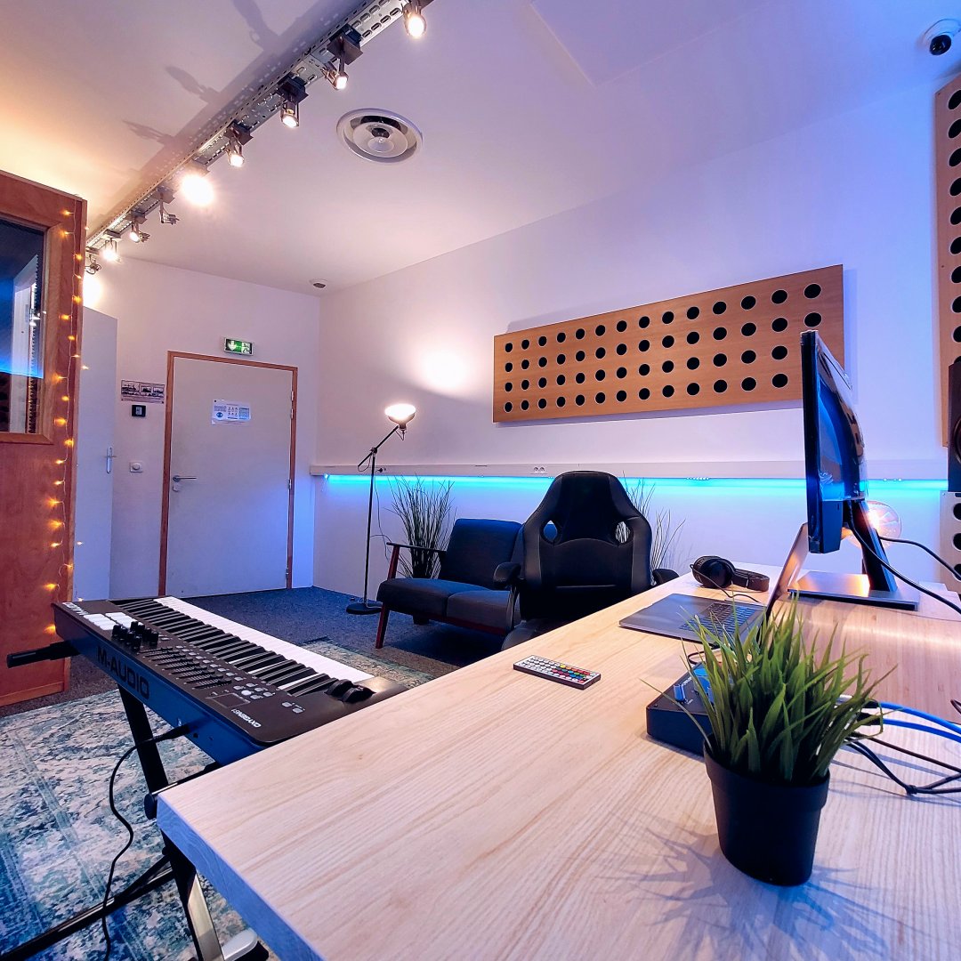 Studiomatic_'s tweet photo. Le Studiomatic 11 est la dernière génération de studio de #beatmaking et de #production #mao à destination des producers, ingé-sons, rappeurs, rappeuses, chanteurs et chanteuses ! 
Découvrez tous nos studios sur notre site
👉  https://t.co/ChbyoTSRxe 

#recordingstudio #beatmaker https://t.co/c86rROIILB