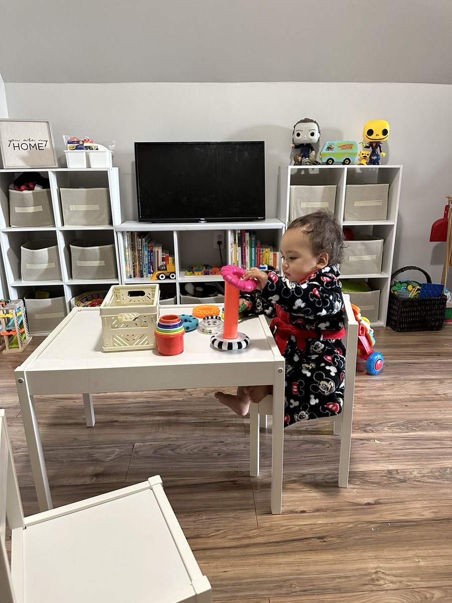 SueHappy3's tweet photo. Buenos Días…. My little person is up and learning!
#chunky #abuelasbaby #learningisessential #purpose https://t.co/iIl6M8Bxsk