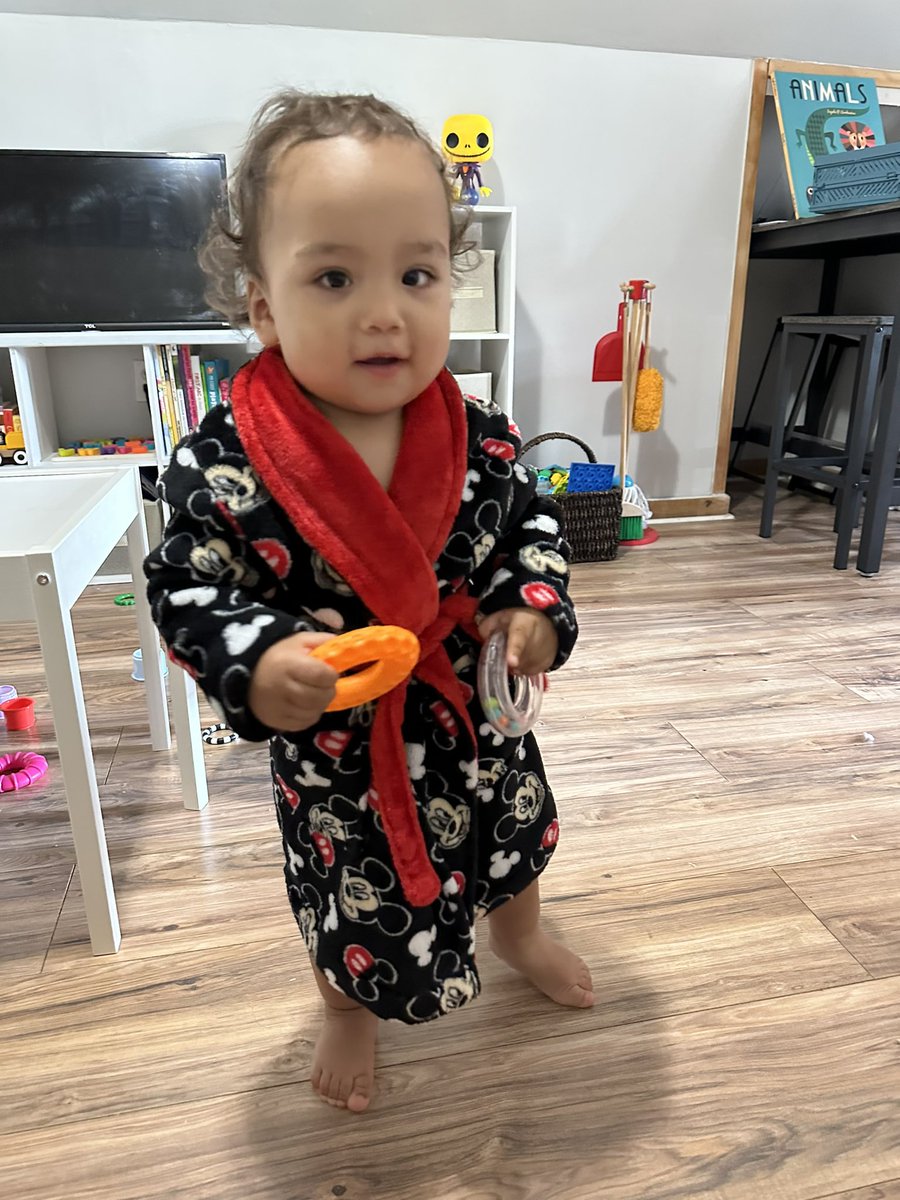 SueHappy3's tweet photo. Buenos Días…. My little person is up and learning!
#chunky #abuelasbaby #learningisessential #purpose https://t.co/iIl6M8Bxsk