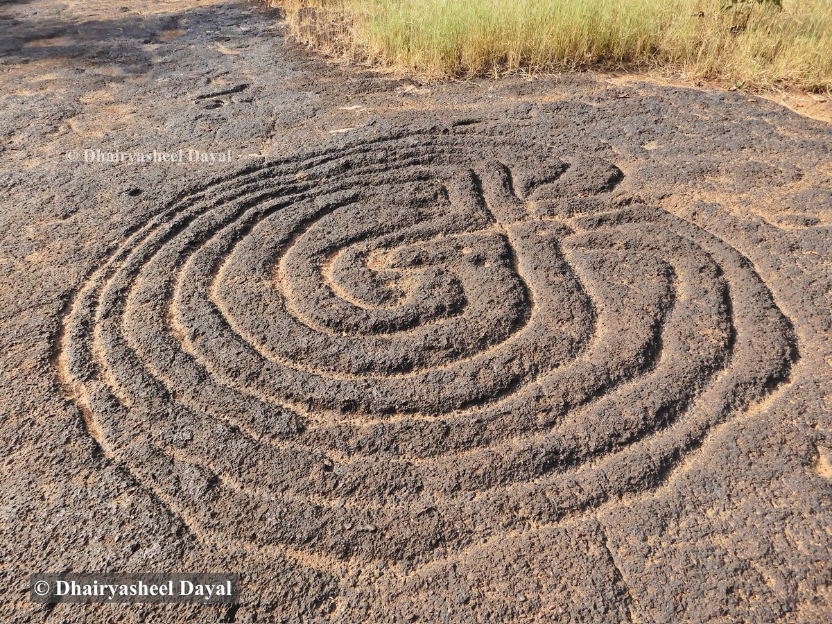 Petroglyph - Labyrinth.
Petrogylph | Rock Carvings.

#petroglyph #rockcarving #rockart #rockengraving #rock #carvings #engraving #geology #anthropology #Archaeology #ancientart #Humans #India #Heritage #heritagesite #prehistory #ancientmonument #archaeologicalsite #labyrinth