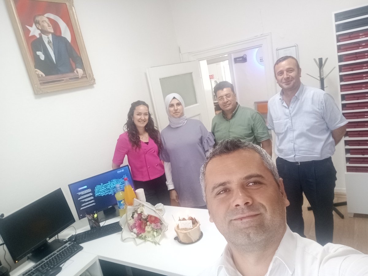 Susurluk İlçe Nüfus Müd (@susurlukmud) on Twitter photo 11 Temmuz #DünyaNüfusGünü müz kutlu olsunnn🇹🇷🎂🎊
#HayatınızınHerAnında
#iyikinüfusçuyuz
<a href="/TC_icisleri/">T.C. İçişleri Bakanlığı</a> <a href="/AliYerlikaya/">Ali Yerlikaya</a> <a href="/TCNufus/">Nüfus ve Vatandaşlık İşleri Genel Müdürlüğü</a> <a href="/sefikaygol/">Şefik AYGÖL</a> <a href="/Balikesir_nvi/">Balıkesir İl Nüfus ve Vatandaşlık Müdürlüğü</a> <a href="/MahmutKececi61/">🇹🇷Mahmut KEÇECİ🇹🇷</a> 11 Temmuz #DünyaNüfusGünü müz kutlu olsunnn🇹🇷🎂🎊
#HayatınızınHerAnında
#iyikinüfusçuyuz
<a href="/TC_icisleri/">T.C. İçişleri Bakanlığı</a> <a href="/AliYerlikaya/">Ali Yerlikaya</a> <a href="/TCNufus/">Nüfus ve Vatandaşlık İşleri Genel Müdürlüğü</a> <a href="/sefikaygol/">Şefik AYGÖL</a> <a href="/Balikesir_nvi/">Balıkesir İl Nüfus ve Vatandaşlık Müdürlüğü</a> <a href="/MahmutKececi61/">🇹🇷Mahmut KEÇECİ🇹🇷</a>