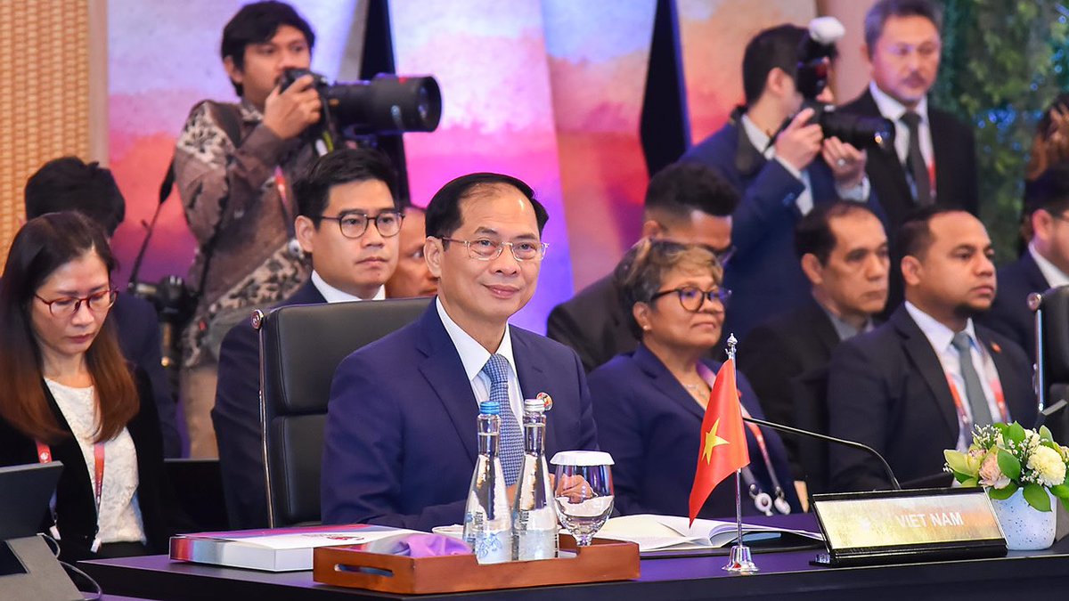 DPMBuiThanhSon's tweet photo. Kicking off #AMM56 with SEANWFZ Commission meeting, highlighting @ASEANโs strong commitment in preserving the Southeast Asian region as a nuclear weapon-free zone https://t.co/5KSmuonDPy