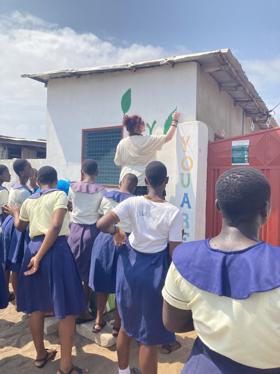 Our students had an unforgettable time #volunteering at Little Roses school with @TripsInAfrica 🌍 It has been a truly memorable adventure for our students who experienced so many new things and helped make a difference 👍 #theembleyway #schooltrip #educationwithcharacter #Ghana