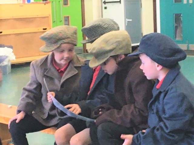 CyfunoConwy's tweet photo. Helpu Ysgol @MorfaRhianedd ddoe gyda dathliadau yr ysgol yn 60 oed gyda straeon o'r archifdy!
Helping Ysgol Morfa Rhianedd yesterday to celebrate their school turning 60 with stories from the archives! @ManonPrysor 
#CyfunoFusion https://t.co/C3ax71O8Qe