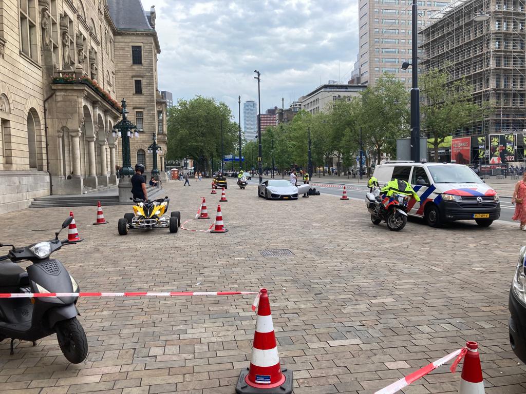 Handhavers van de gemeente en de politie hebben afgelopen weekend samen opgetreden tegen verkeersasociaal gedrag. 💪 55 voertuigen maakten teveel herrie en bestuurders kregen een bekeuring.🏍️🚗 Kijk op rotterdam.nl/verkeersoverla… voor meer info.
<a href="/Stadsbeheer010/">Stadsbeheer010</a> <a href="/HandhavingC_010/">HandhavingC_010</a>