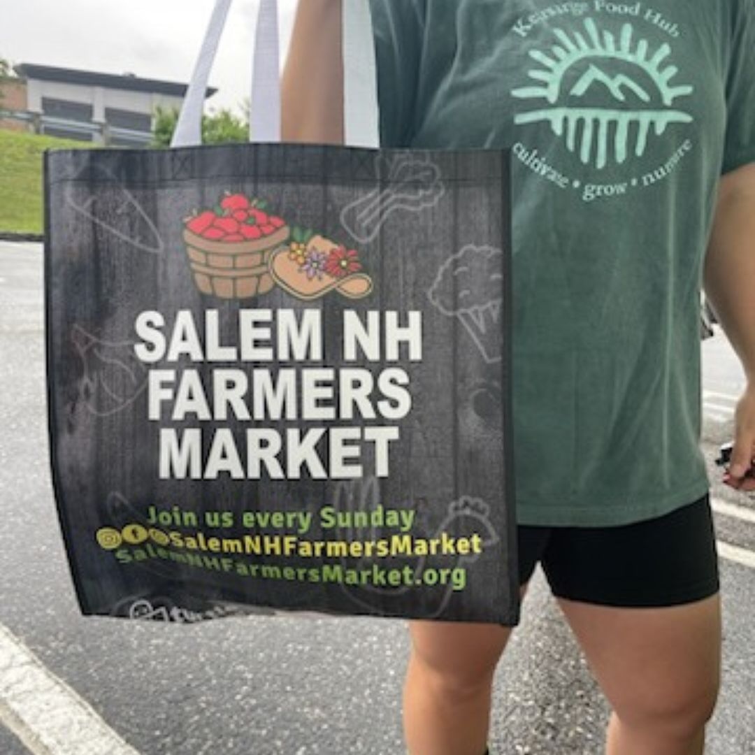 MARC_Group_Inc's tweet photo. We are proud to partner with Salem NH Farmers Market and local businesses to provide these reusable market bags.
Not only do customers love them, it's a great marketing tool for the businesses that advertise on them.
#Bagvertising #theMARCgroup #MARC #salemnhfarmersmarket https://t.co/RVyXpwkgGC
