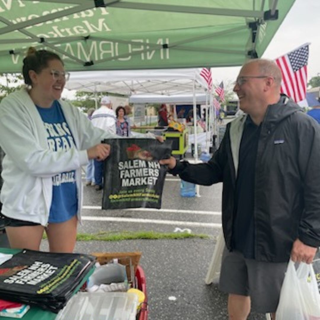 MARC_Group_Inc's tweet photo. We are proud to partner with Salem NH Farmers Market and local businesses to provide these reusable market bags.
Not only do customers love them, it's a great marketing tool for the businesses that advertise on them.
#Bagvertising #theMARCgroup #MARC #salemnhfarmersmarket https://t.co/RVyXpwkgGC