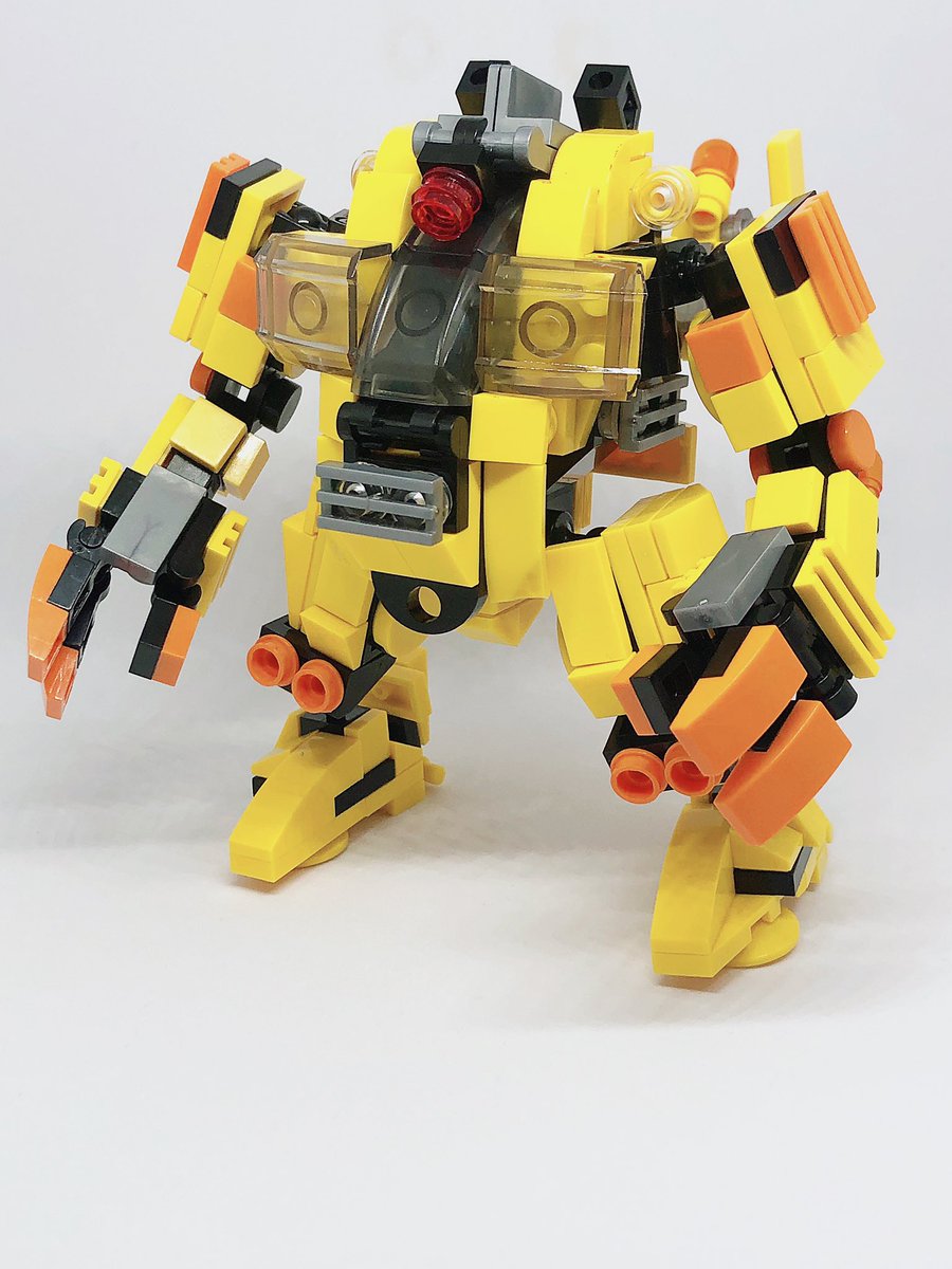 kuromameoh's tweet photo. MyBuildをベースに100均で買った惑星合体 アーマーズ8シリーズのブロックを合わせてオリロボを組んでみた!
フィグも乗れるぜー。持ってないけどw
娘の借りて乗せてみるかなー😏
#MyBuild #ロボット #LEGO互換 #MECHAFRAME #オリロボ #ロボットビルダー https://t.co/oCdvv6stnc