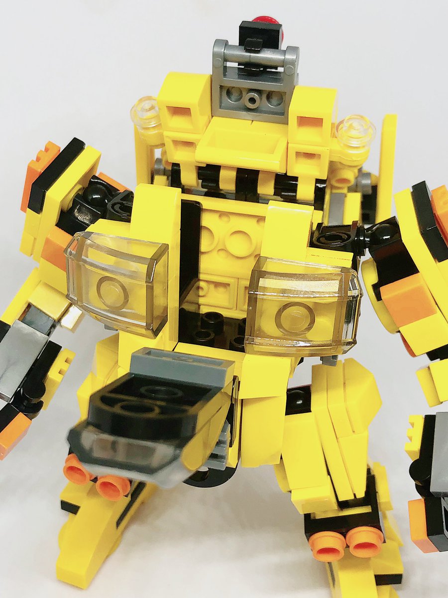 kuromameoh's tweet photo. MyBuildをベースに100均で買った惑星合体 アーマーズ8シリーズのブロックを合わせてオリロボを組んでみた!
フィグも乗れるぜー。持ってないけどw
娘の借りて乗せてみるかなー😏
#MyBuild #ロボット #LEGO互換 #MECHAFRAME #オリロボ #ロボットビルダー https://t.co/oCdvv6stnc
