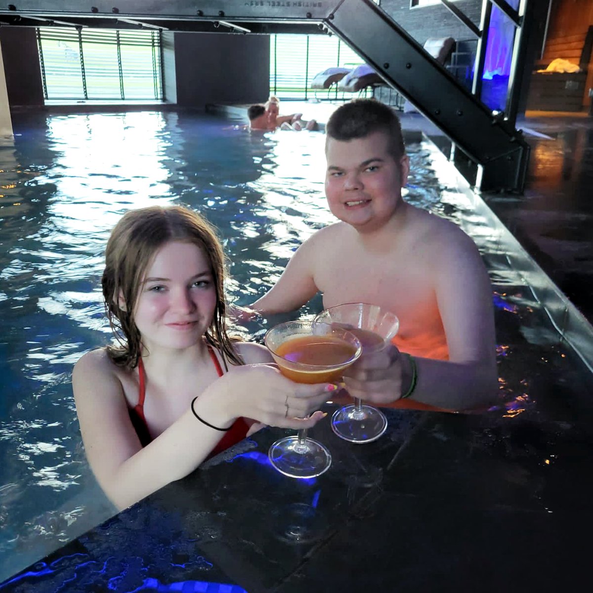 We recently organised a night away for Oli, his family and girlfriend to stay in Oli's favourite hotel the Cave Hotel 🏨 A luxury night away to provide some relaxing family time. We were so glad to hear Oli enjoyed the trip, some tasty drinks and his favourite meal, black cod! 🐟