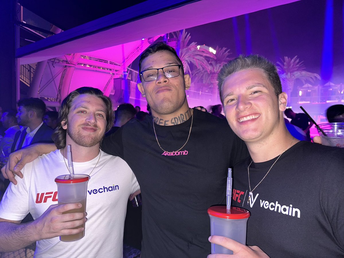 cboundy22's tweet image. A weekend I will never forget thanks to @vechainofficial!

Met some incredible members from the community, the foundation, and the UFC.

The #VeFam is growing and we have people like @BorralhoCaio who are looking to learn more about blockchain. Give him a follow and stay tuned.