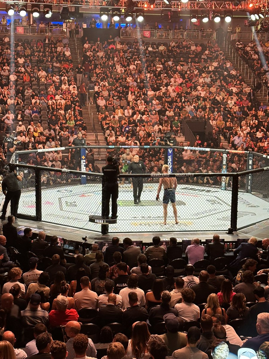 cboundy22's tweet image. A weekend I will never forget thanks to @vechainofficial!

Met some incredible members from the community, the foundation, and the UFC.

The #VeFam is growing and we have people like @BorralhoCaio who are looking to learn more about blockchain. Give him a follow and stay tuned.