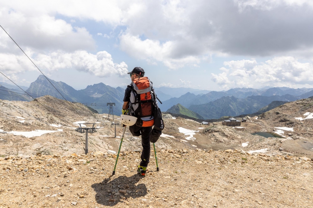10/07/2023 Passo dei Salati, Alagna, Italy.
The Italian Paralympic skier Davide Bendotti accompanied by the President of the Society of Gressoney Monte Rosa Guides Ioris Turini and other expert climbers climbs the Monte Rosa Massif to reach the Regina Margherita Observatory Hut…