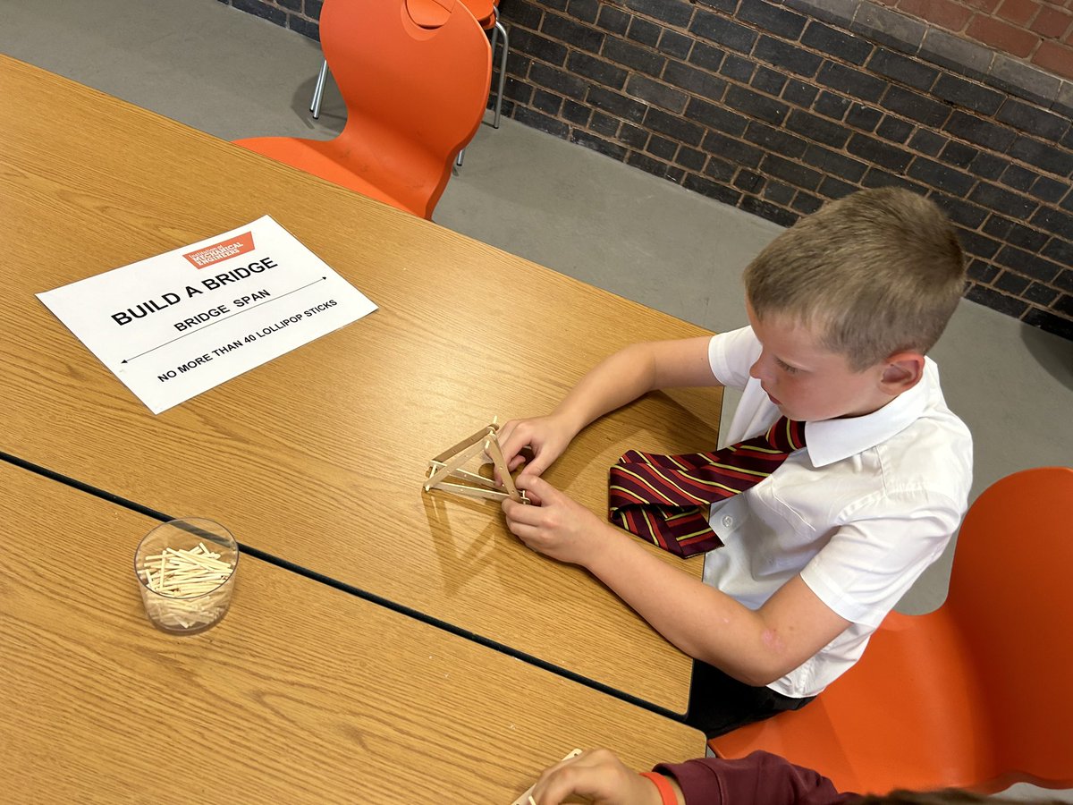 Daniellepidgeo2's tweet photo. Bridge building @FibParkAcademy @MrsKSugars https://t.co/7VxRyFW6yu
