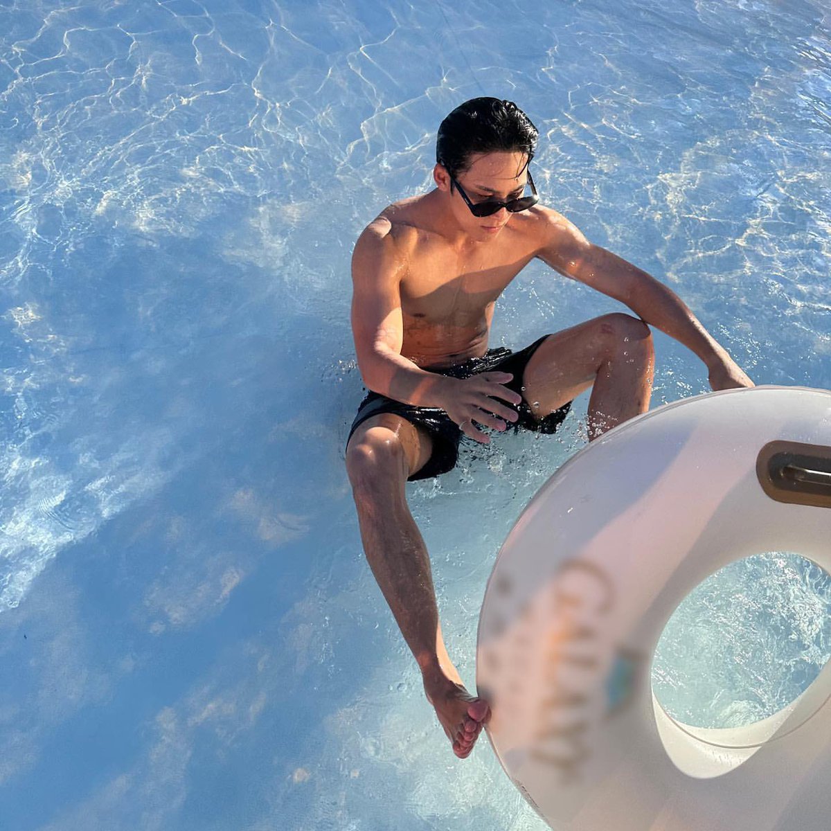 SeventeenDisse's tweet photo. [🐶] 11.07.23 Mingyu no Instagram #SEVENTEEN @pledis_17 

“Nossa, é verão.” https://t.co/UdzDaoHIMy