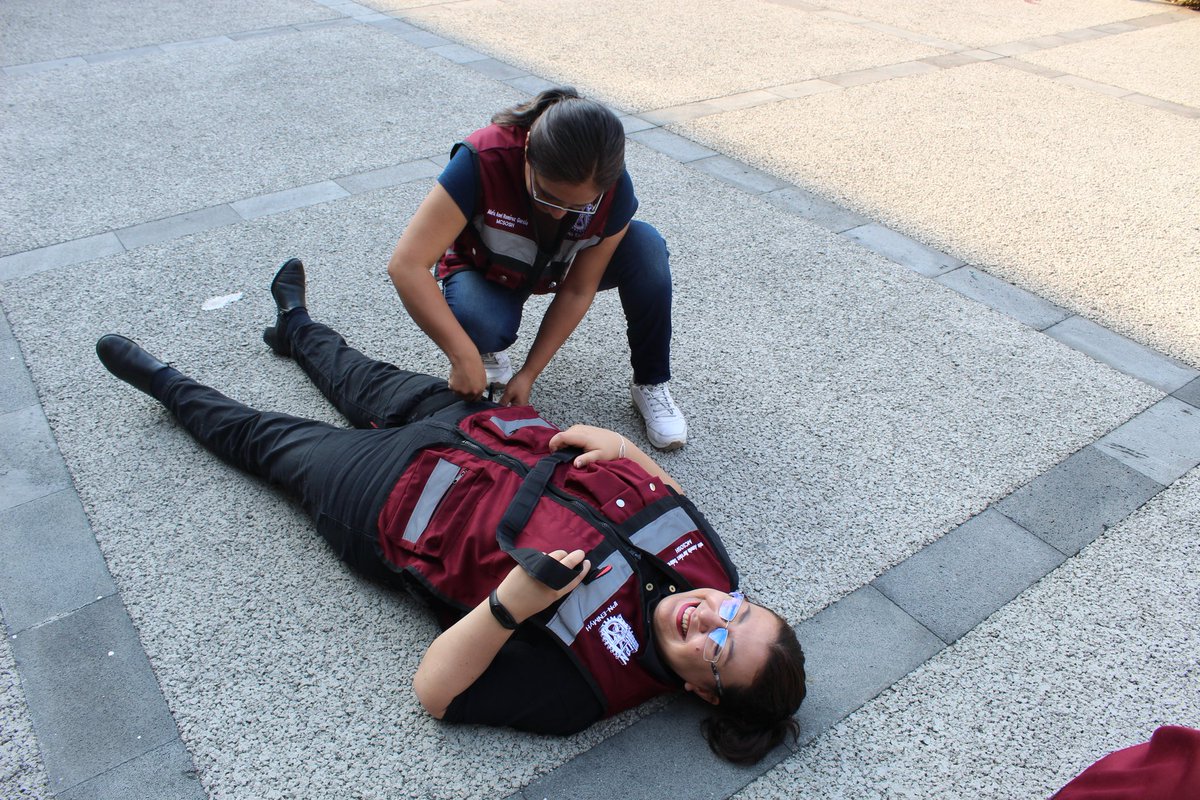 mcsosh_ipn's tweet photo. 1/2
Como parte de las actividades académicas de la materia de #ProtecciónCivil, los alumnos de la #MCSOSH se entrenaron y acreditaron el "Curso de #ControlDeHemorragias" (Curso #BCon de la @acsSTOPTHEBLEED)"
#StopTheBleed
#BleedingControl https://t.co/YFpXTm7egT