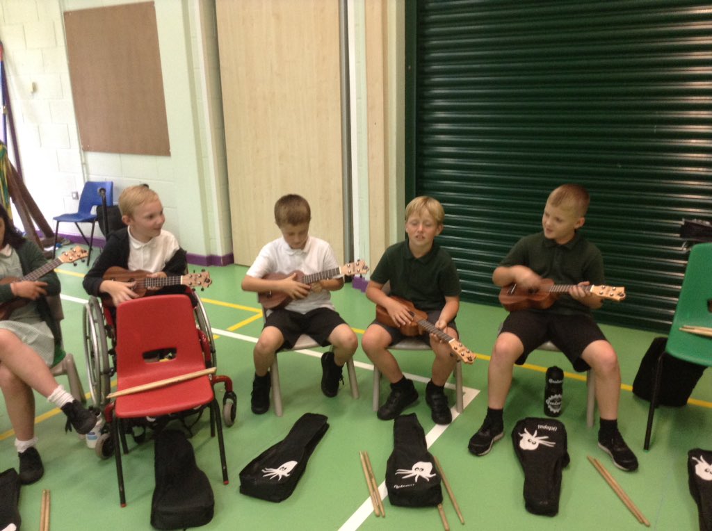 Tuning up for our big performance #swhmusic #swhvalues #resonate <a href="/Resonatemusic15/">ResonateLiverpool</a>