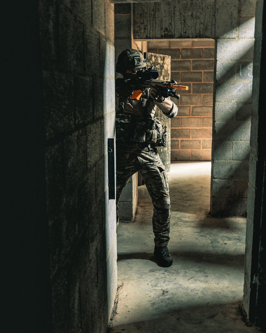 A 1 (Special OP) Squadron patrol soldier clears through a building in a recent urban warfare exercise. - The current Surveillance & Reconnaissance Patrols Course (Reserve) is under way. Contact us to join. Call 0207 448 0703, ping us via DM, or email stasrpc@armymail.mod.uk