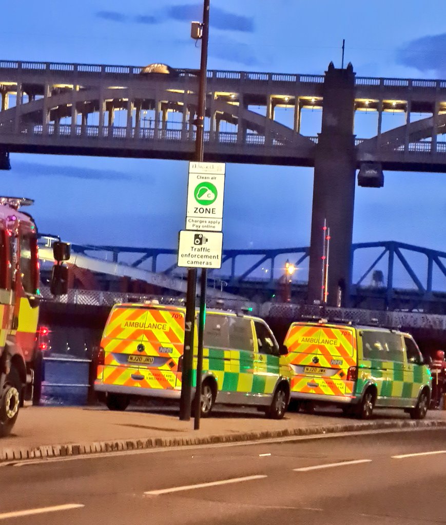 NEemergency_'s tweet photo. Well done to all crews who responded to an incident on the Newcastle #quayside Monday Evening

@Tyne_Wear_FRS (T01 K01 K02 V01 F01 F02 F09)
@NEAS_HART 
@northumbriapol https://t.co/6mKAWg9V9R
