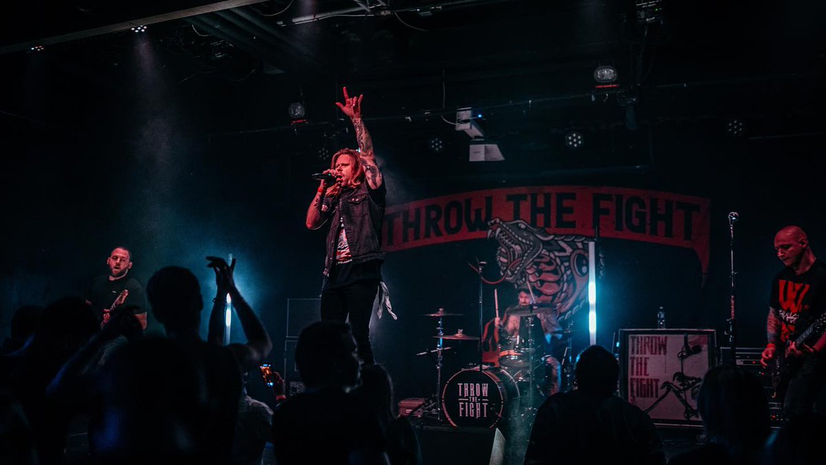 Horns up! 🤘 @throwthefightMN 's brilliant new record "Strangeworld" is out now! Get your copy here: throwthefightmn.lnk.to/Strangeworld 

📸 Aaron Delgado Photography
#metal #alternative #metalcore