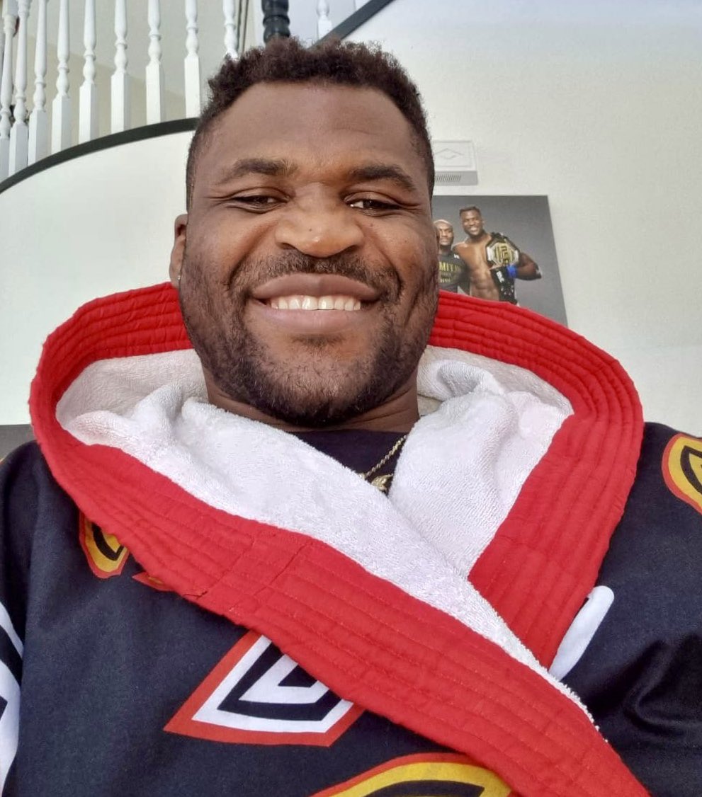 UFC_Obsessed's tweet image. FuMbLeD tHe BaG 👑