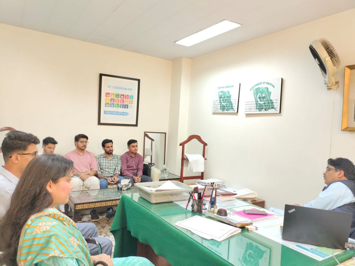 PlanComPakistan's tweet photo. "Inspiration, dedication and an unbeatable team spirit-that's what makes milestones achievable.

Chief Plan Coordination Mr.Zuhfran Qasim held an appreciative meeting of the Young Dev Fellows of MoPD who made significant contribution during the Annual Plan Coordination Committee. https://t.co/jPDHEBvAFS