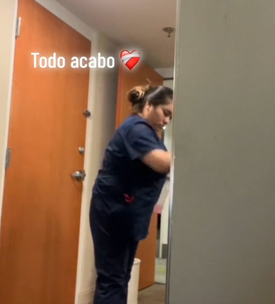 Hay un trend en Tiktok donde los jóvenes centennials comparten lo que estudiaron y en lo que trabajan actualmente.

La historia se repite en toda latinoamérica: jóvenes de cualquier profesión, que terminaron por abandonar sus sueños ante la falta de oportunidades.

1/3