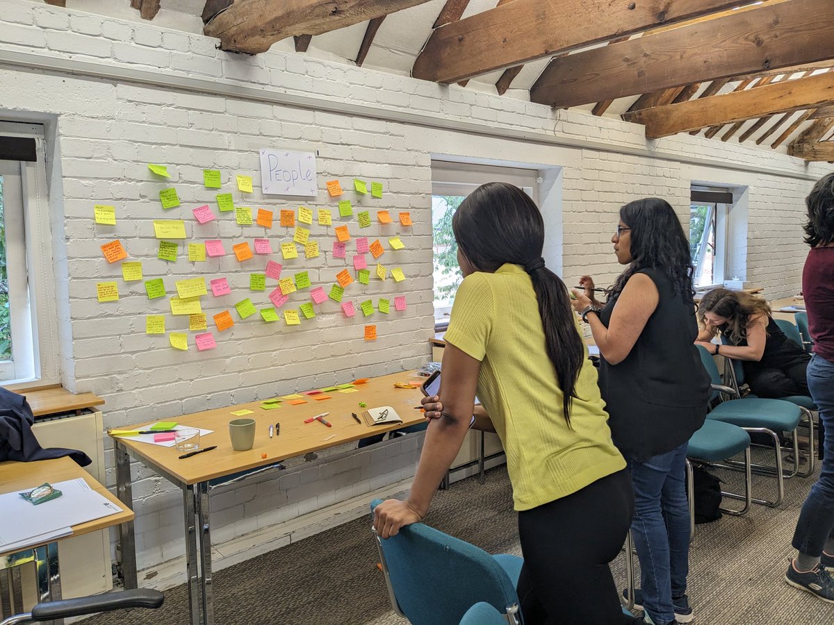 Everyone busy showing their #gratitude to colleagues in the <a href="/LSHTM_EHG/">Environmental Health Group, LSHTM</a> wall of appreciation at our annual summer retreat. #KindnessMatters #TeamWork #WASHresearch