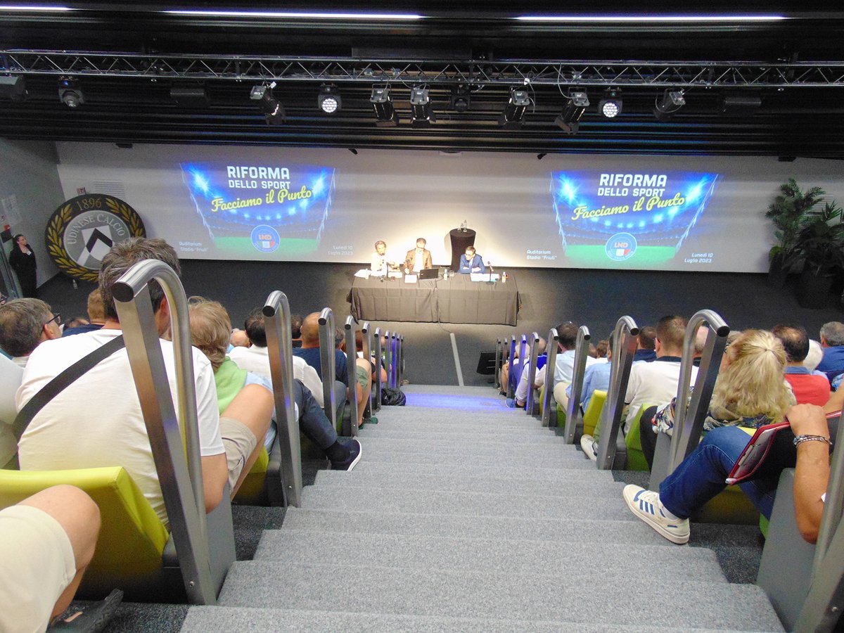 A Udine ho parlato della #Riforma dello #Sport. Con il collega <a href="/MarcoPerissa/">Marco Perissa</a>, che ringrazio per la preparazione e la professionalità, abbiamo presentato le proposte di <a href="/FratellidItalia/">Fratelli d'Italia 🇮🇹</a> sul #lavoro sportivo. Grazie ad Alberto Rigotto per l’interessante confronto sul provvedimento.