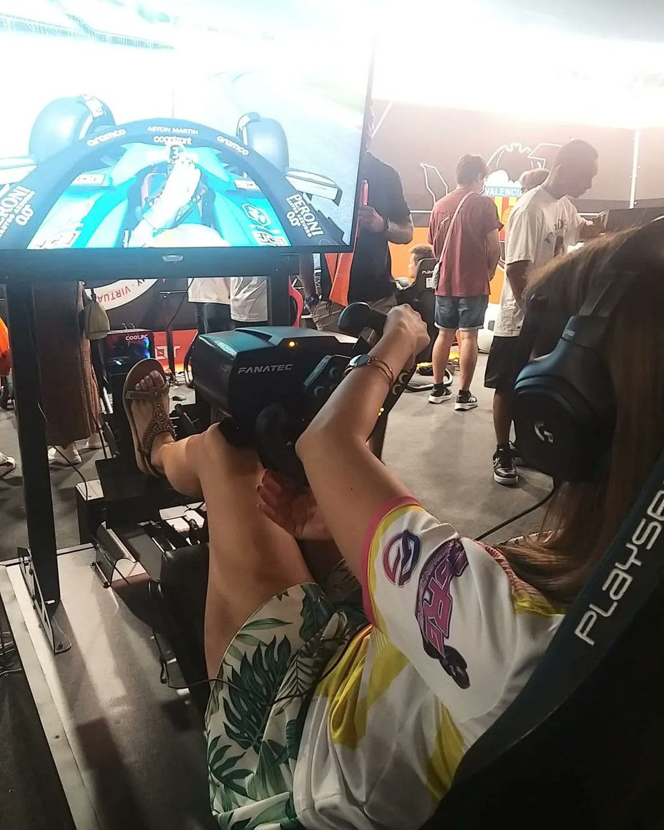 missyhard88's tweet photo. ✨ Sin palabras la locura de setups de @RambootClub 

Muchísimas gracias por darnos la oportunidad de probar la maravilla de setups, nos dejaron alucinados 🥰💕💙 

@FanaticVirtual
@RacingFusion

💜💜💜💜

#setup #fanatec #acc #ac #f1 #gt #gt7 #simracing #racer #racing https://t.co/3G6VwPSShb