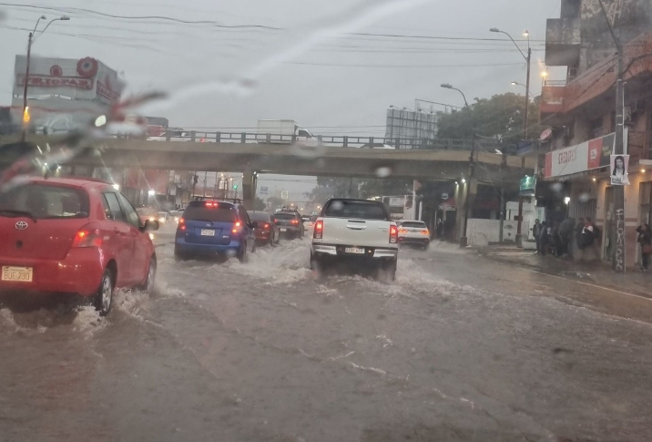 FCird's tweet photo. ¿Y si en lugar de buses nos ponen canoas? 🤡

La CORRUPCIÓN hace que las cosas no cambien, pues #CambiemosLaHistoria.

👉Sumáte a la Coalición por la Legalidad para identificar casos, investigarlos y denunciarlos al @MinPublicoPy  

🔗https://t.co/3Ssyuer448 https://t.co/tDsMl7oktL