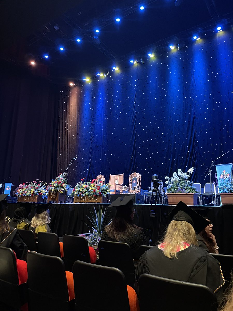 GarethRosser19's tweet photo. Don’t fall over, don’t fall over, don’t fall over! 😬👨‍🎓 https://t.co/qams3OL2zf