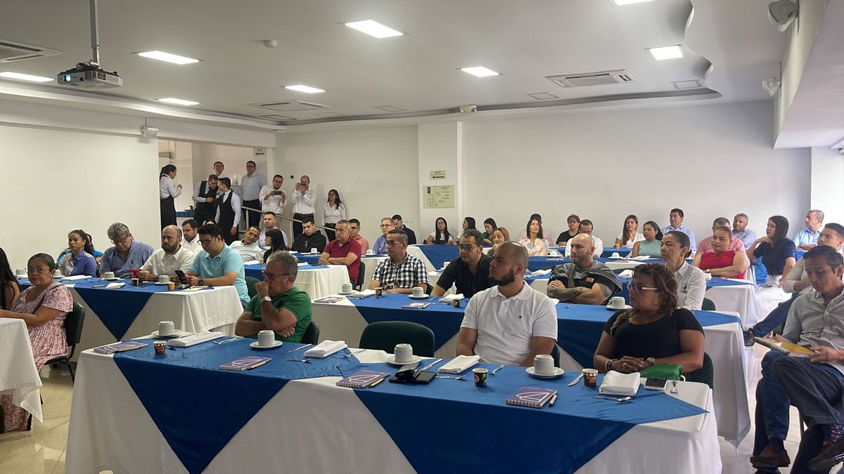 July_ossa's tweet image. Hoy #BanóldexEnLasRegiones llega a Ibagué, presentamos nuestro portafolio directo para las empresas de la Región! y nuestra plataforma de neocrédito para acceder de forma digital a ofertas de financiación por parte de nuestros aliados financieros!

#CreerEnTiNosMueve