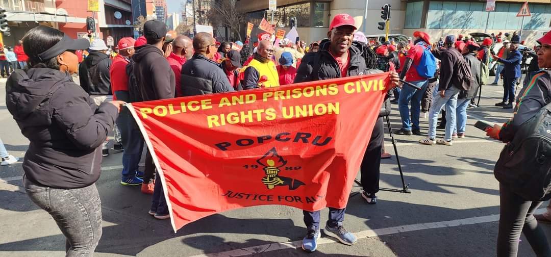 _cosatu's tweet photo. Countdown...Workers under Cosatu have given employers fourteen days to respond to the demands of workers #NoToHighInterestRates #NoToUnemployment #NoToCorruption #NoToCrime #NoToAttacksonCollectiveBargaining @gagasifm https://t.co/4oJH8dSJ4g