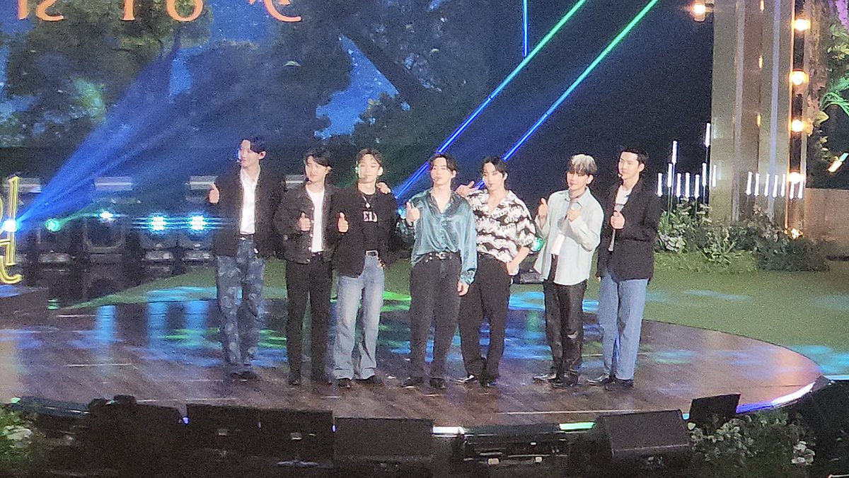 크림소다.....
미쳣어요
안무가 진짜 역대급 레전드에요
아 눈물나
경수 머리 찰랑찰랑 흔들리는게 너무 아름다워🥹🥹🥹