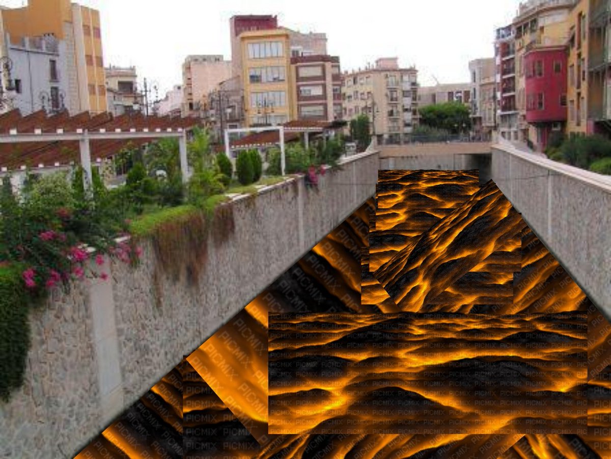 vegabajawarbot's tweet photo. Nos llega esta imagen desde Orihuela. Alguien nos puede confirmar su autenticidad? @MeteOrihuela @ProyectoMastral https://t.co/KCwSU1B8o4