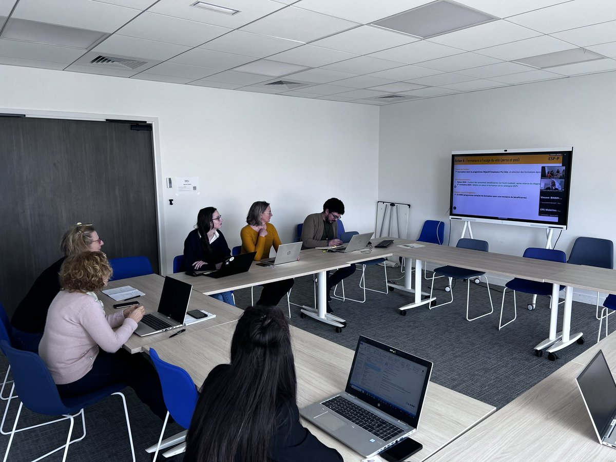 THREAD | La transition écologique ça se joue à tous les niveaux. À L’agglo depuis un an, un groupe de travail se réunit pour donner les moyens de déplacements pros plus doux. Velotaf, #fmd, covoiturage, formation, suivi d’indicateurs .. et Objectif Employeur Pro-Vélo ! <a href="/OEPVelo/">Objectif Employeur Pro-Vélo</a>