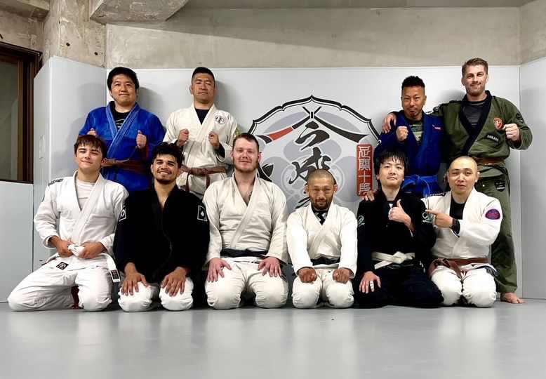 imanarijiujitsu's tweet photo. 火曜日夜アジア帰りに寄ってくれました
ありがとうございます😊
テイさんラストまたやりましょう。 https://t.co/653JlzrAWc