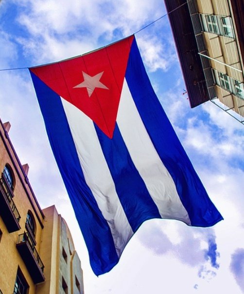 🔴La gente buena... pa' lante!
⚫️Los odiadores... pa' trás!
🔴Los revolucionarios... pa´ lante!
⚫️La contra- Revolución... pa´ trás!

👉CUBAAAA‼️‼️‼️🕺🇨🇺💃💃
PA´ LANTE, PA´LANTE, PA´LANTEEEE!

Y que llore al que le duela...
#ConTodosLaVictoria