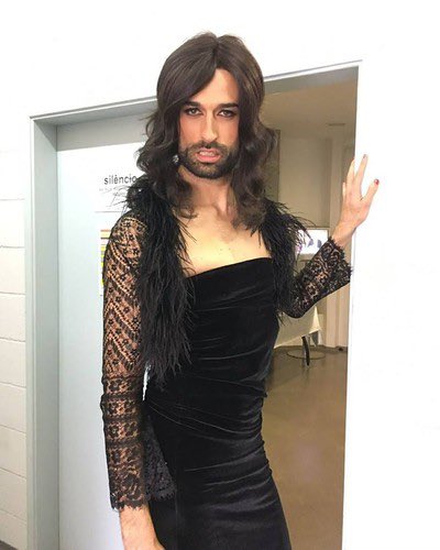 eduardomenoni's tweet photo. Levanta la mano si estás harto y cansado de los hombres disfrazados como mujer, del lobby LGBTIQ+ que le quitan espacios a las verdaderas mujeres. https://t.co/8Z3nFyhOl9