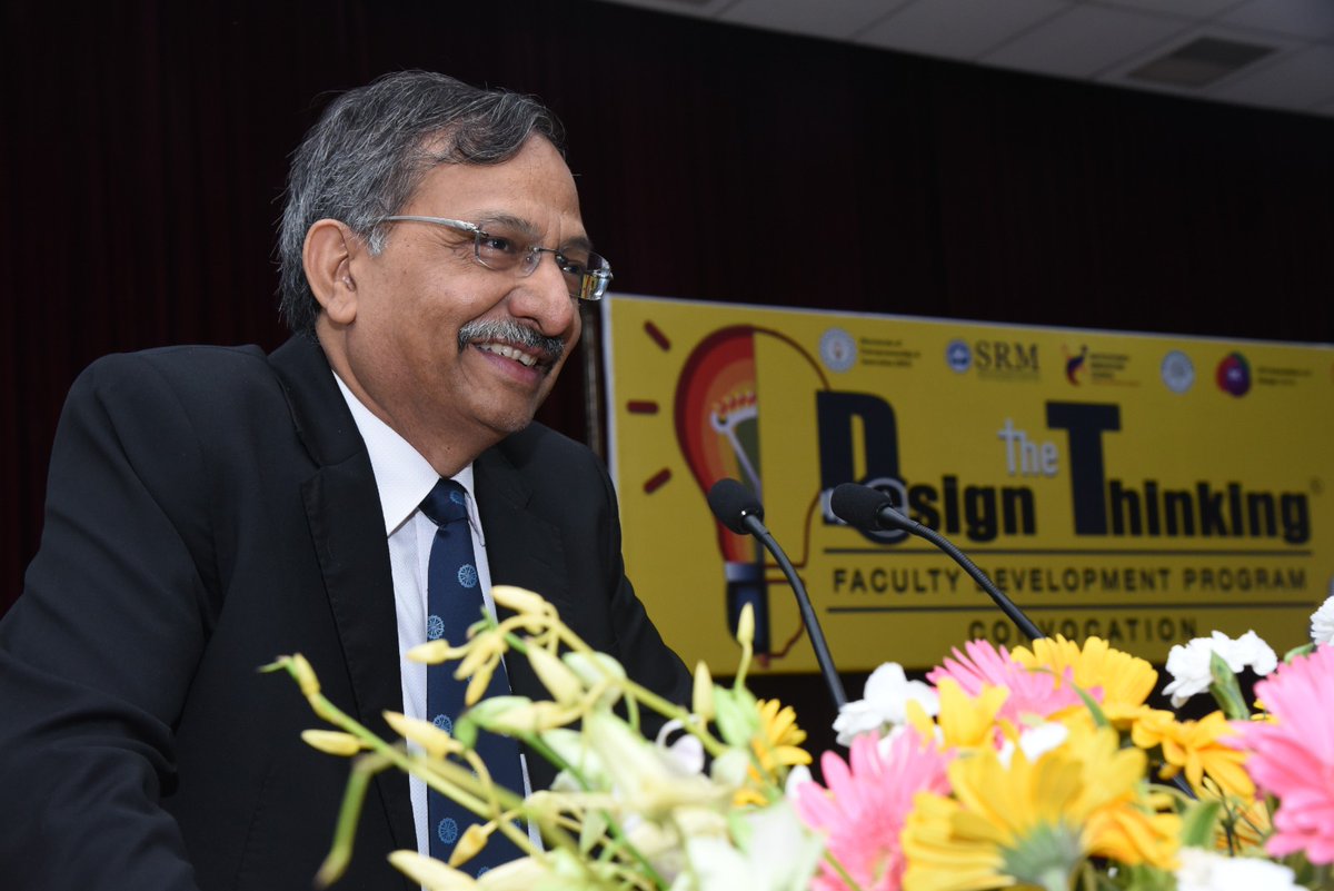 SRM_DEI's tweet image. Design the Thinking-FDP Convocation Ceremony highlights the graduation of over 165 faculty members of SRMIST earning them the position of 'Master Trainer', empowering them to take Design Thinking to the student community
#srmist #design #thinking #intellect #convocation #faculty