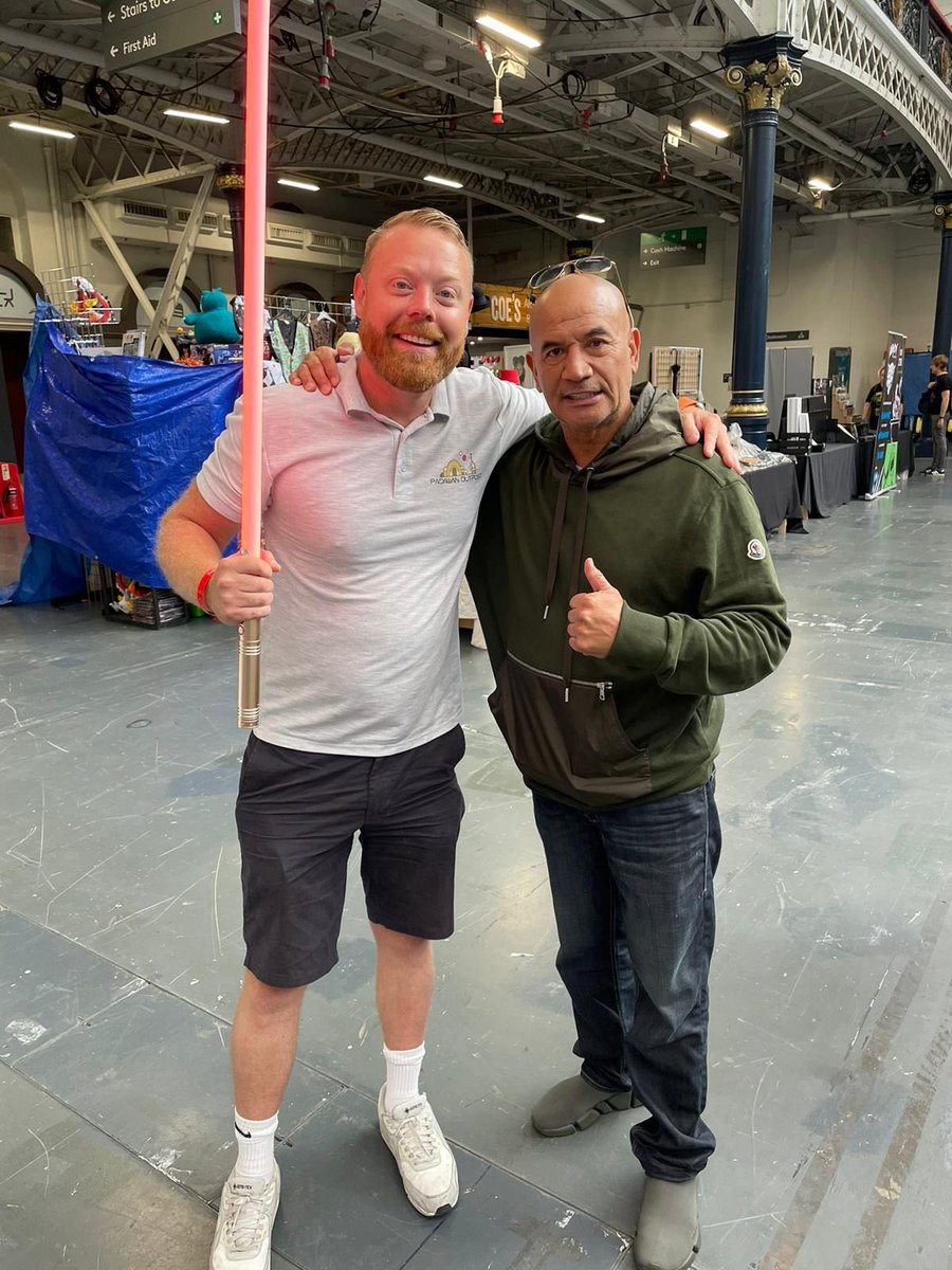 padawanoutpost's tweet photo. A big thank you to everyone who met us at LFCC last weekend, especially this guy 👀😎 #LFCC #bobafett #likeabantha #Mandalorian #shoppadawan @Tem_Morrison #theguyfromfortnite https://t.co/2M7SojcRs2