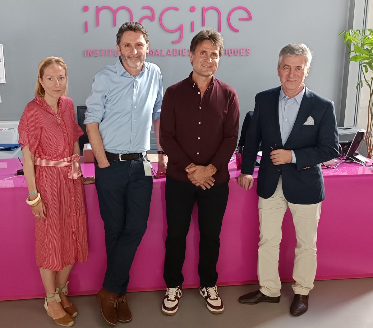 Les chercheurs de l'<a href="/InstitutImagine/">Institut Imagine</a> et les sportifs partagent les valeurs de la persévérance, de l'effort et de l'excellence. Merci à <a href="/fabsantoro72/">Fabrice Santoro</a> d'avoir pris le temps d'une visite à Imagine entre deux des matches qu'il commente <a href="/Wimbledon/">Wimbledon</a> pour leur témoigner son soutien.