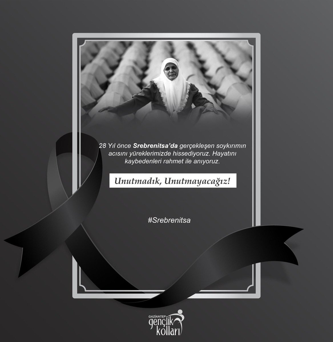 28 Yıl önce Srebrenitsa'da gerçekleşen soykırımın acısını yüreklerimizde hissediyoruz. Hayatını kaybedenleri rahmet ile anıyoruz.

#Srebrenitsa