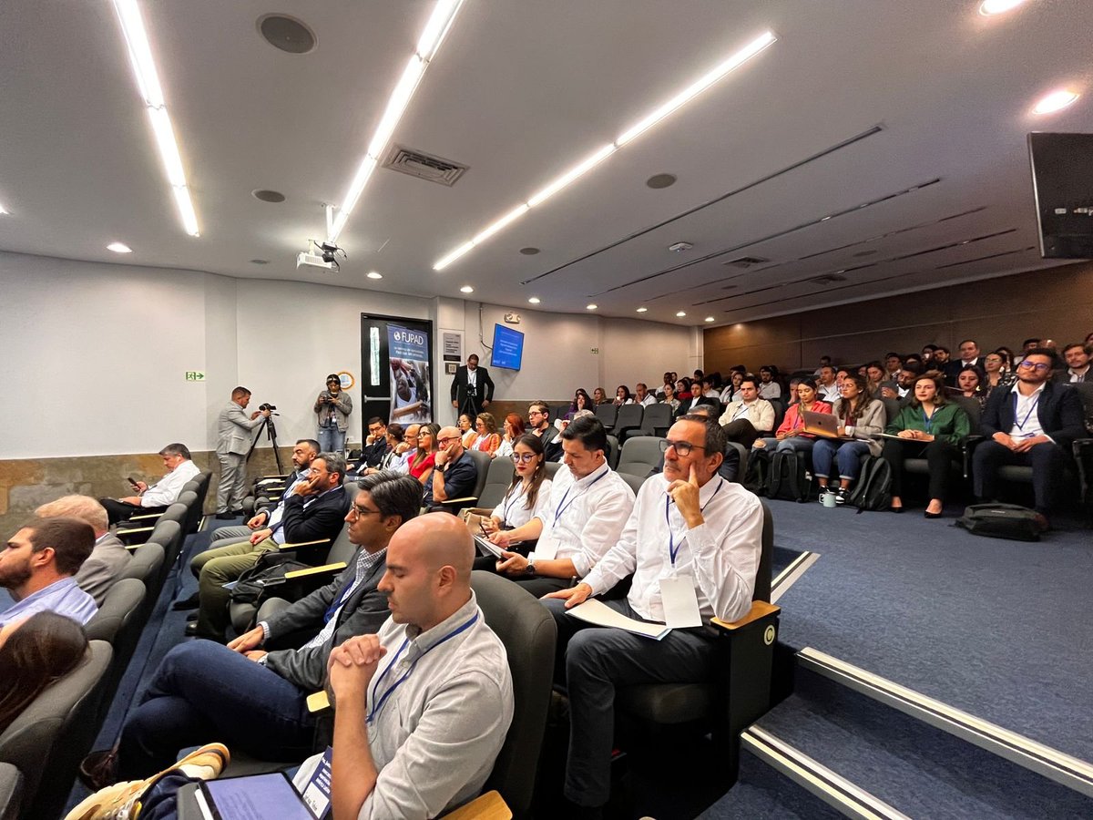 EAFIT's tweet photo. #AEstaHora nos encontramos con @PADForg para conversar sobre los retos que tenemos en materia de seguridad ciudadana, crimen organizado y corrupción en América Latina. 

Acá te compartimos algunas ideas de esta jornada 👇 https://t.co/SAdjAmnl4l