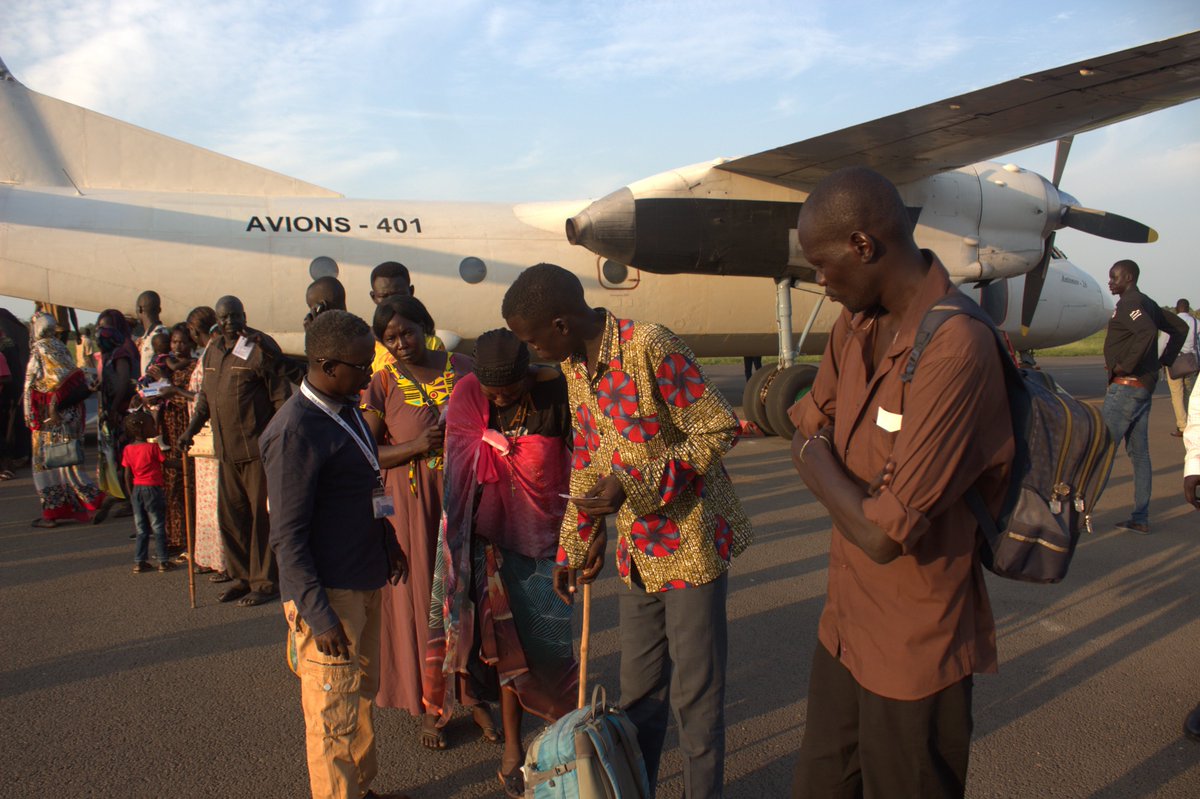 LWF_SouthSudan's tweet photo. So far, 216 returnees fleeing @SudanCrisis have been evacuated by LWF in collaboration with RRC to Juba from Renk. They received multi-purpose cash to ease their settlement. LWF plans to evacuate 366 returnees in total. 
🙏 @ALWS, @KerkinActie, @ACTAlliance, @ChristainAid
#SSOT https://t.co/W2gwjMl806